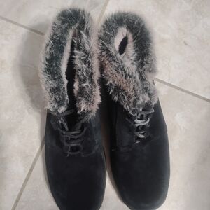 Women's Cubble Cuddlers Black Fur-Lined Shoes